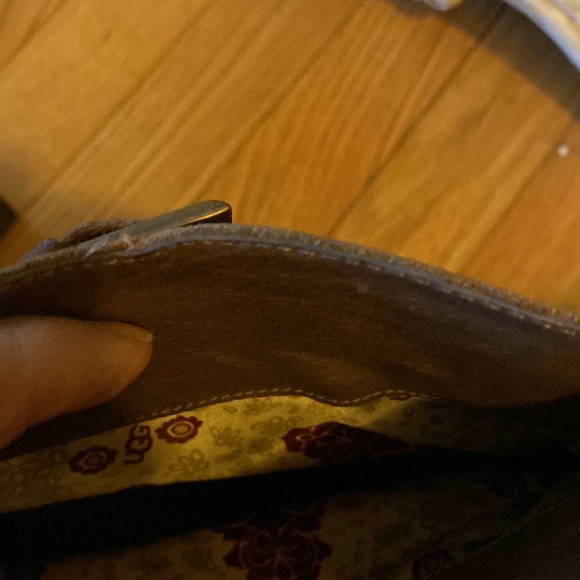 pair of Ugg boots - Picture 3 of 8